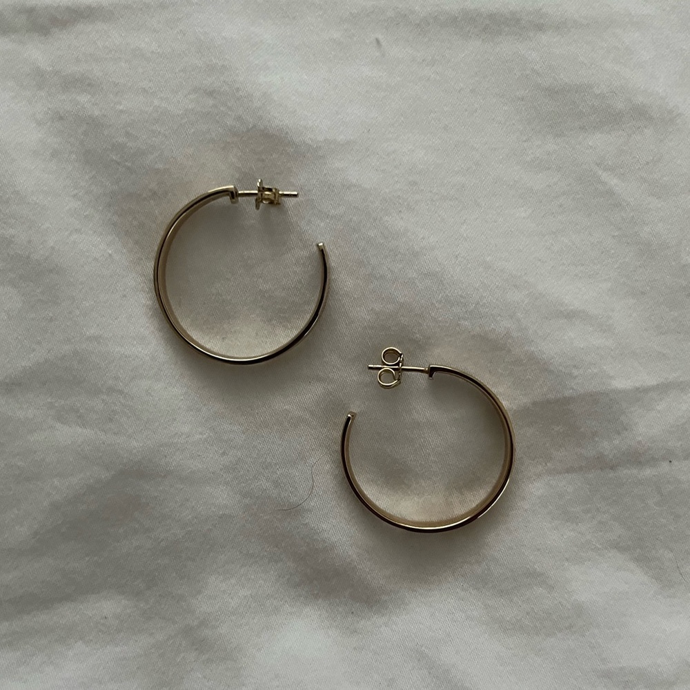 Mejuri Daily Hoop in Gold Vermeil